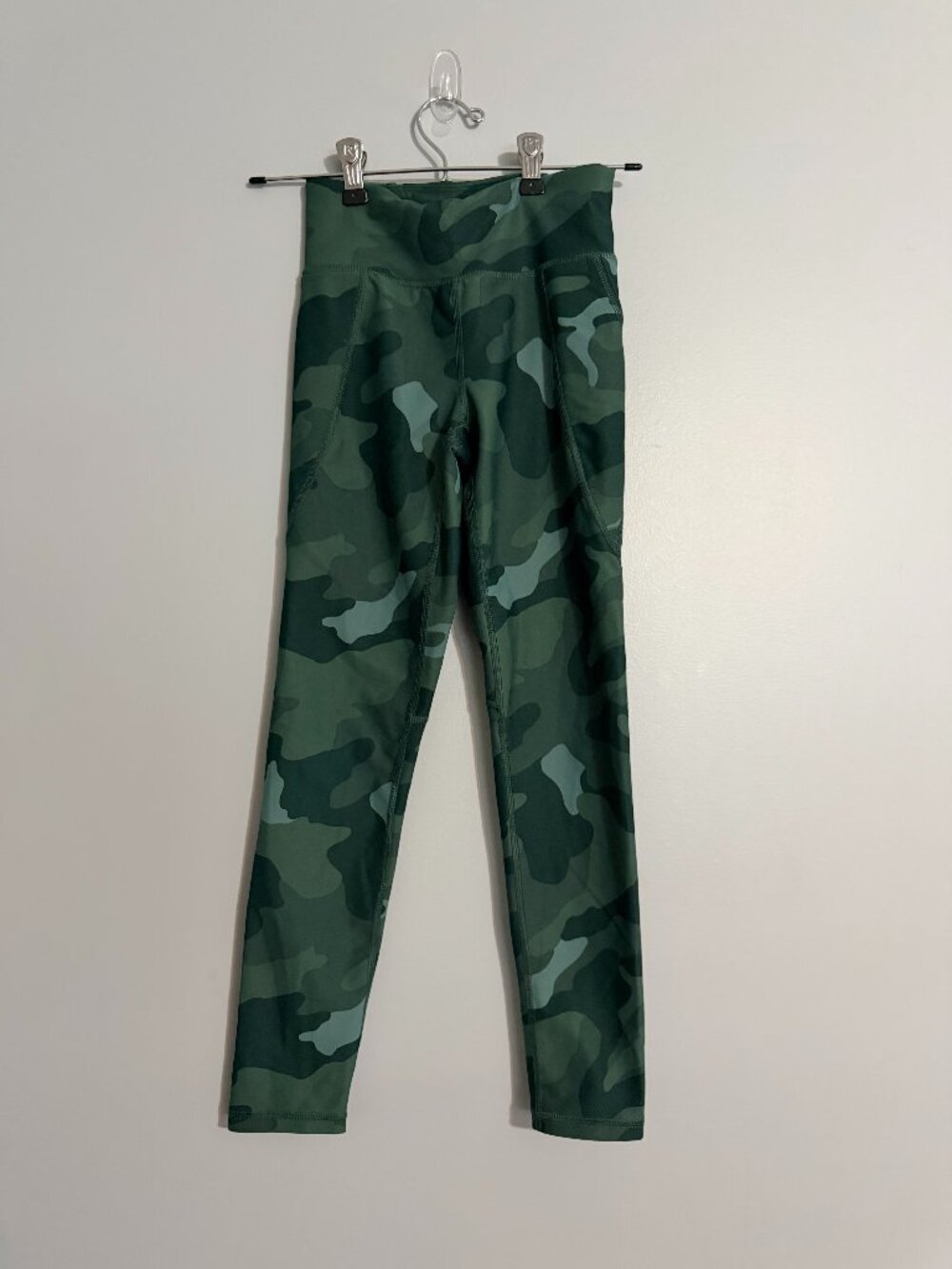 Old Navy Active Powersoft Capri Leggings | Size M/8 | Green Camo